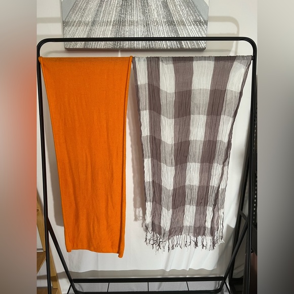 Lot of 7 Gorgeous Scarves - Picture 2 of 7